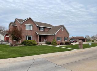 2008 Stagecoach Rd, Grand Island, NE 68801