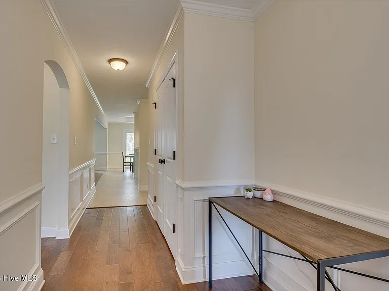705 Neville St — Photo 4
