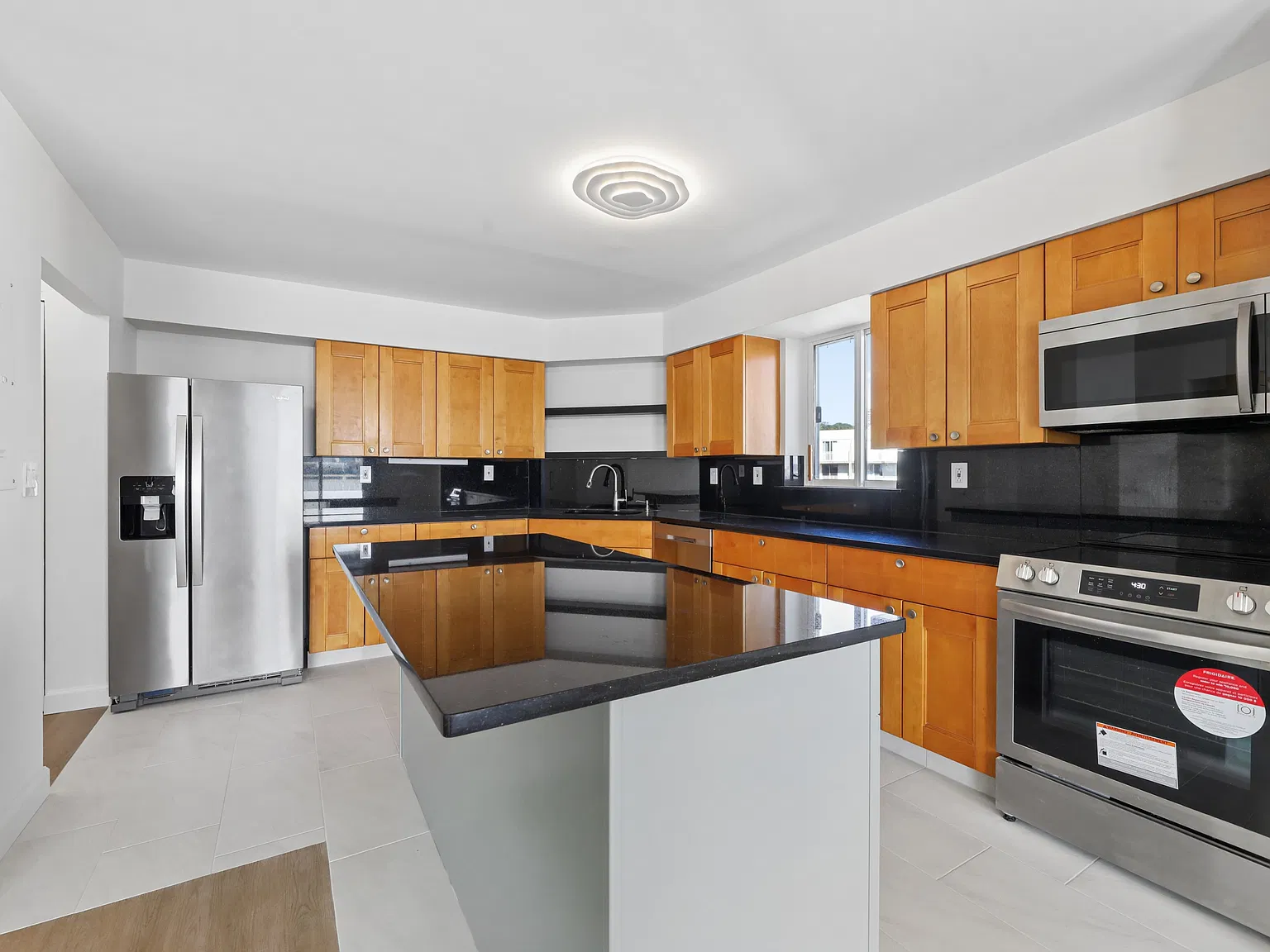 3 bed, 2.5 bath, $5,100 — Photo 3
