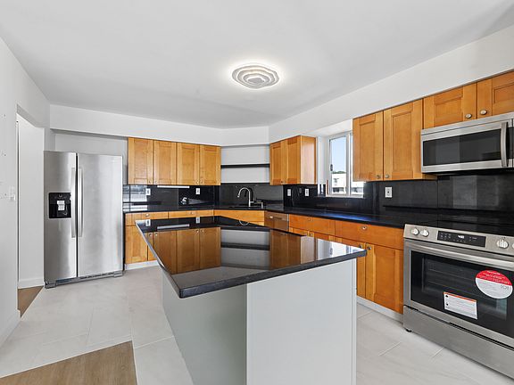 3rd image of 1055 River Rd APT 1006