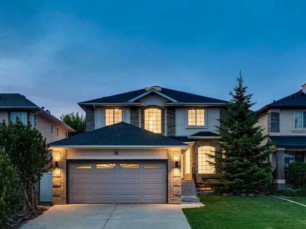 16 S Simcrest Point SW, Calgary, AB T3H 4K1
