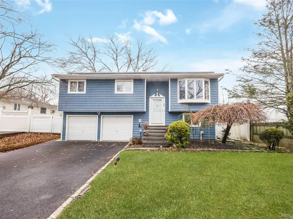 22 3rd Street, Ronkonkoma, NY 11779