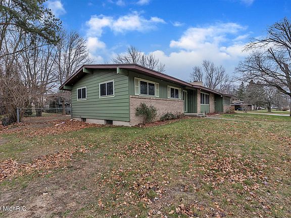 3rd image of 2828 Northville Dr NE