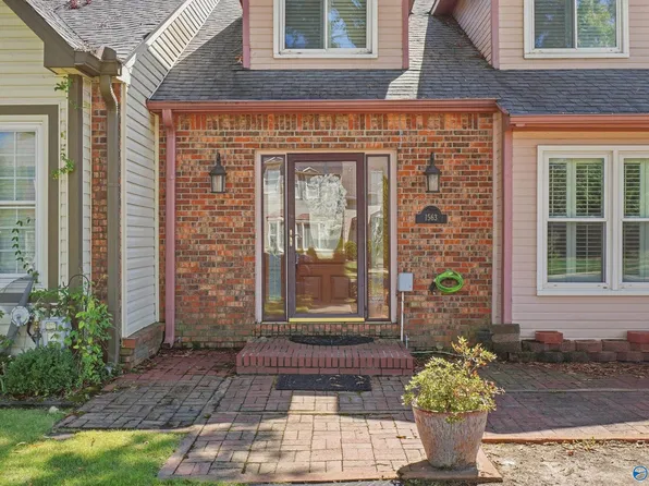 1563 River Bend Pl SE, Decatur, AL 35601