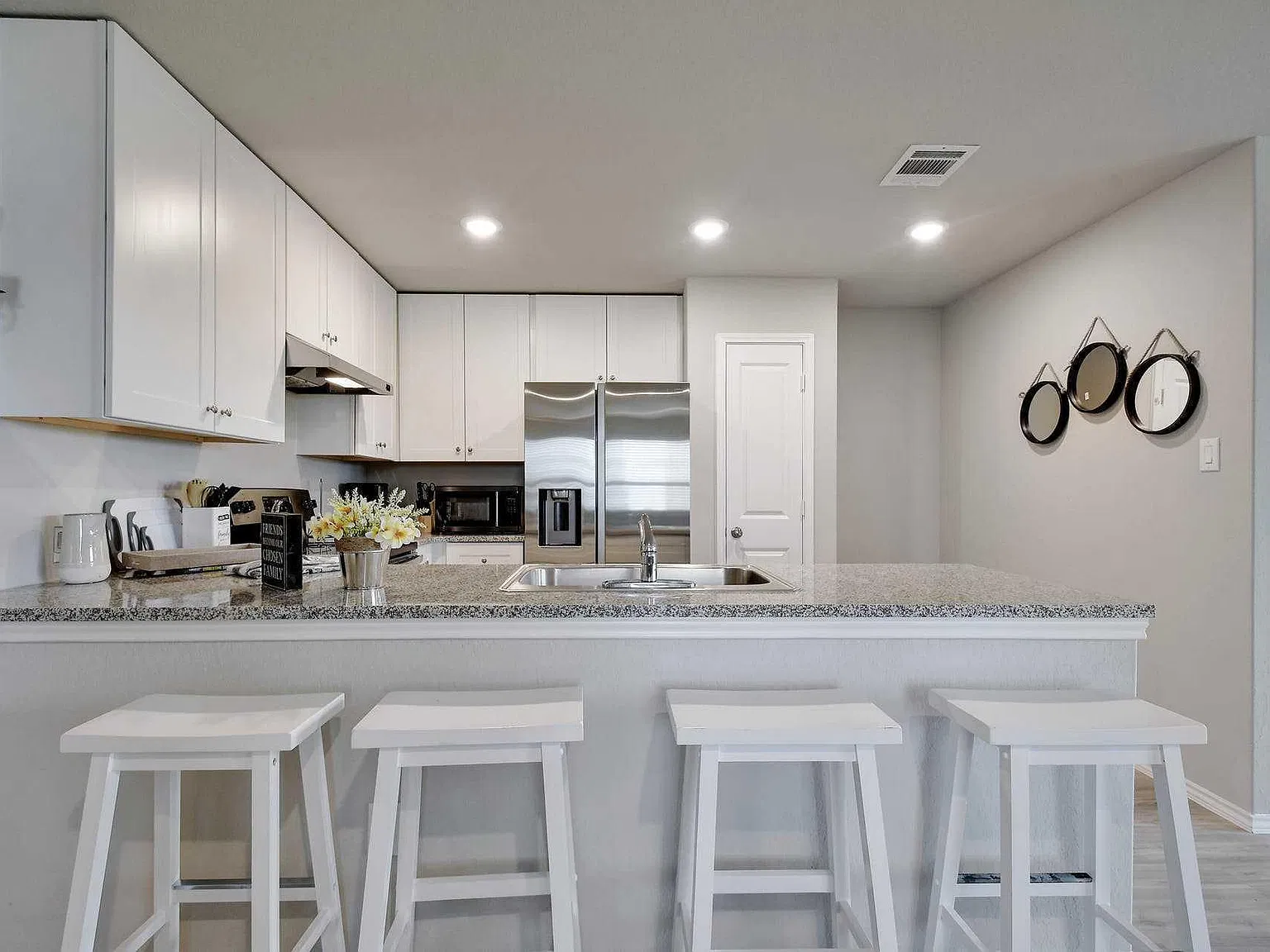 4 bed, 1667 sqft, $3,210 — Photo 3