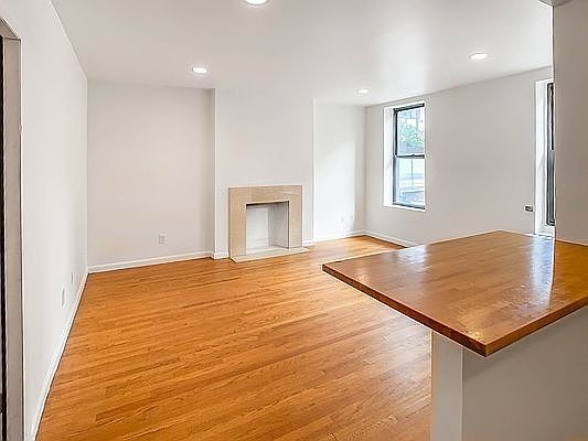 1st image of 503 E 6th St APT 2R