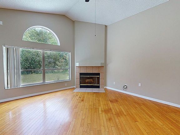 4th image of 12660 Enclave Dr