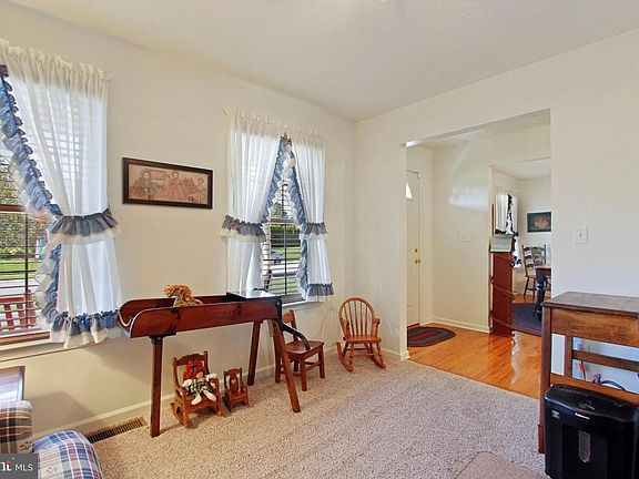 5th image of 102 Hillside Dr