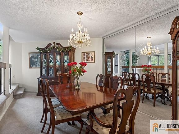 5th image of 108 Westgate Dr