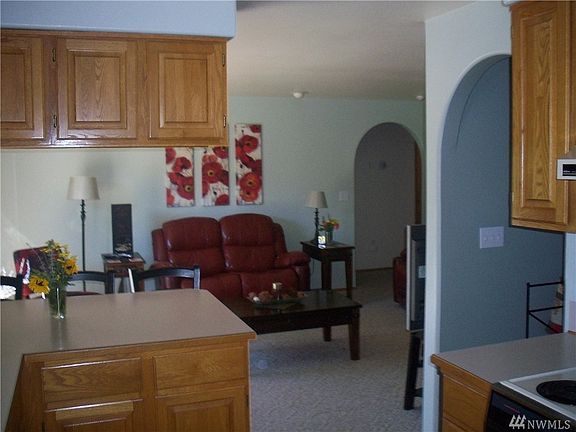 4th image of 9513 Alexander Dr NE
