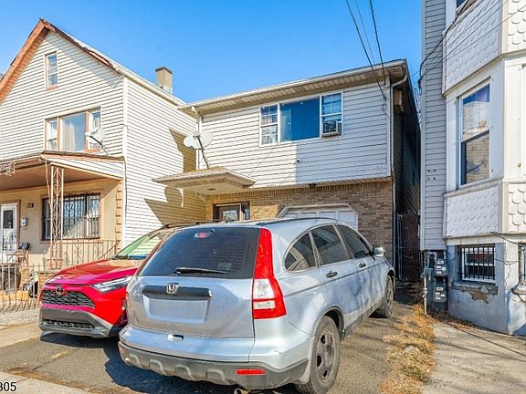 4th image of 553 Fulton St