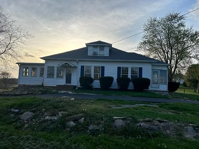 3 bed, 2212 sqft, $1,250 — Photo 2