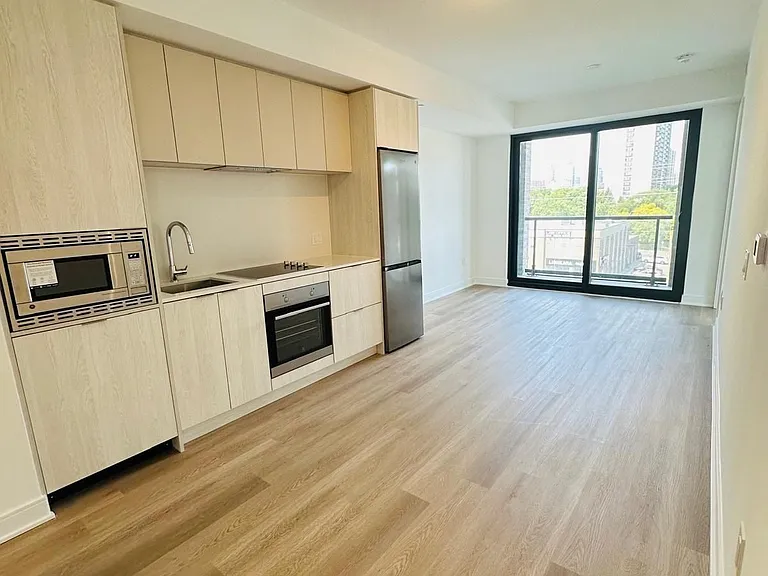 86 Dundas St E #409 — Photo 8