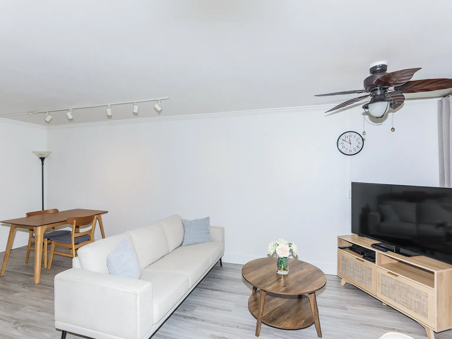 1 bed, 683 sqft, $3,500 — Photo 4