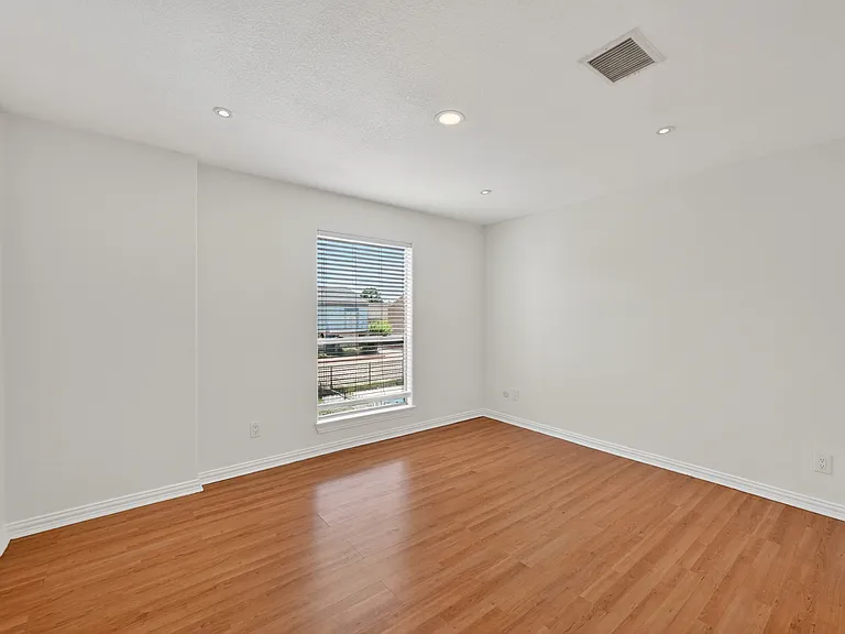 6111 Beverly Hill St #46 — Photo 24