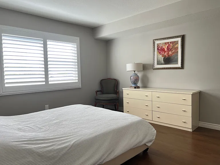 266 S Madison Ave — Photo 16