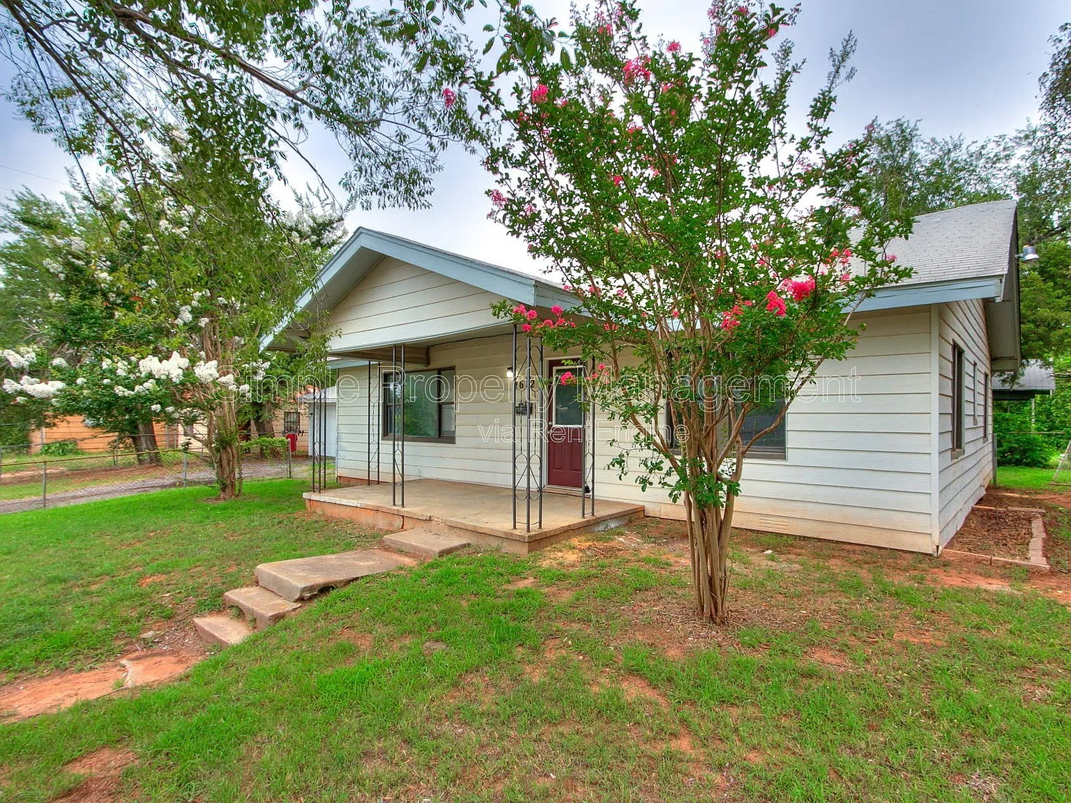 3 bed, 1.0 bath, 1291 sqft, $1,250 — Photo 1