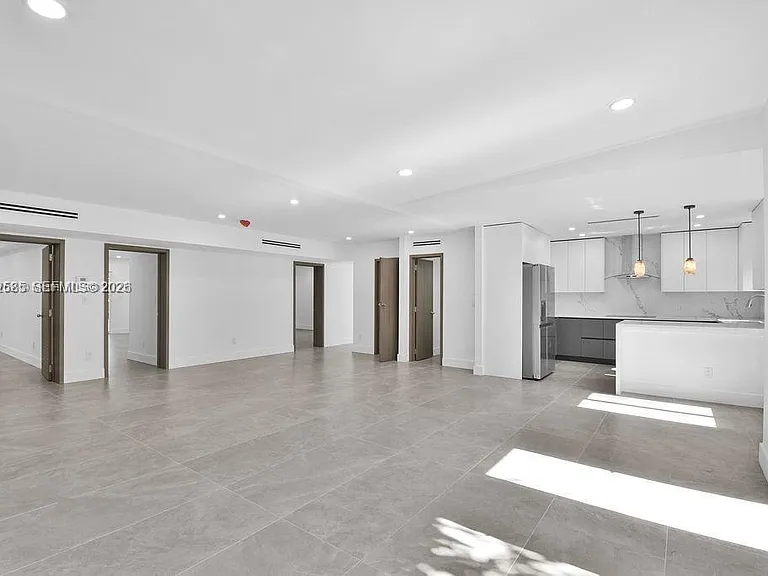 7902 SW 67th Ave — Photo 4