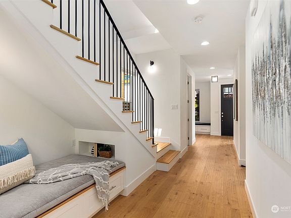 4th image of 223 3rd Avenue S