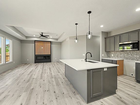 4th image of 2824 Crystal Lake Dr