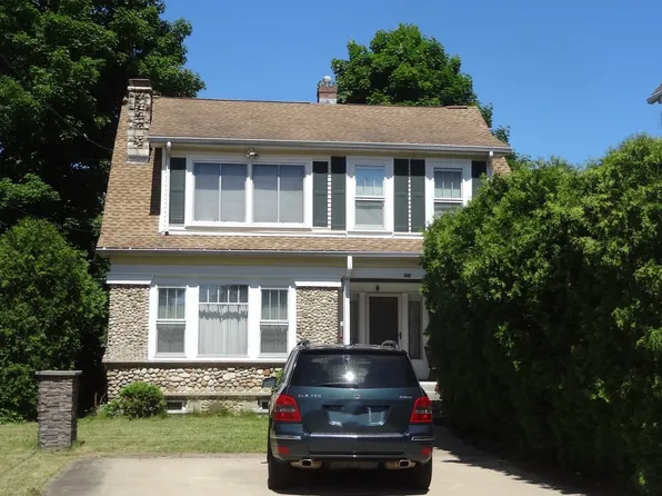 23 1/2 State St, Westfield, MA 01085