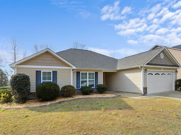270 Crestwood Ln, Raeford, NC 28376