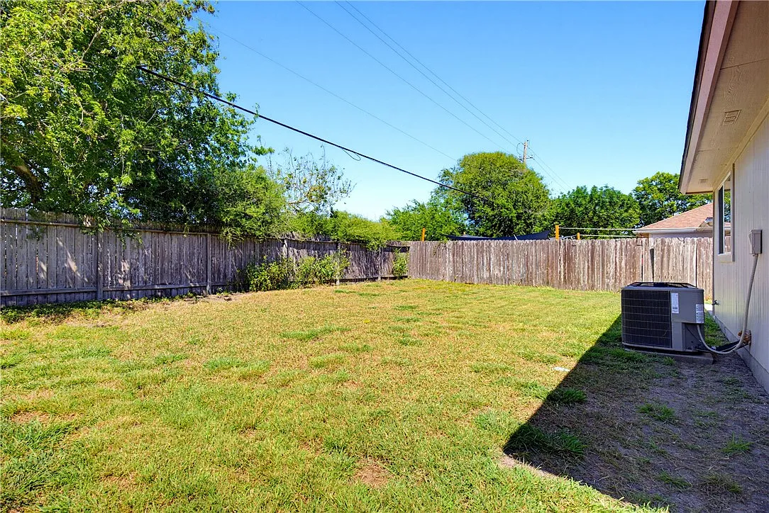3 bed, 1144 sqft, $2,000 — Photo 4