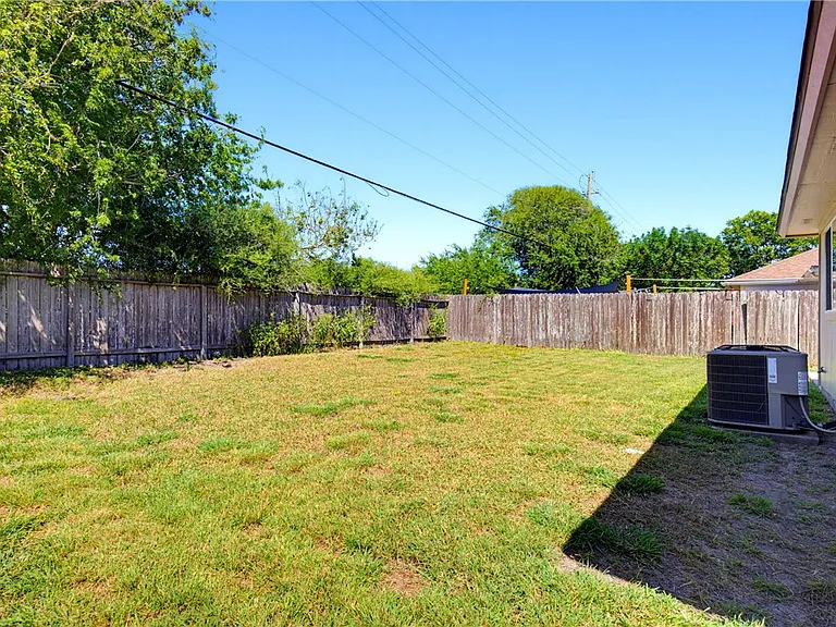 7846 Calgary Dr — Photo 4