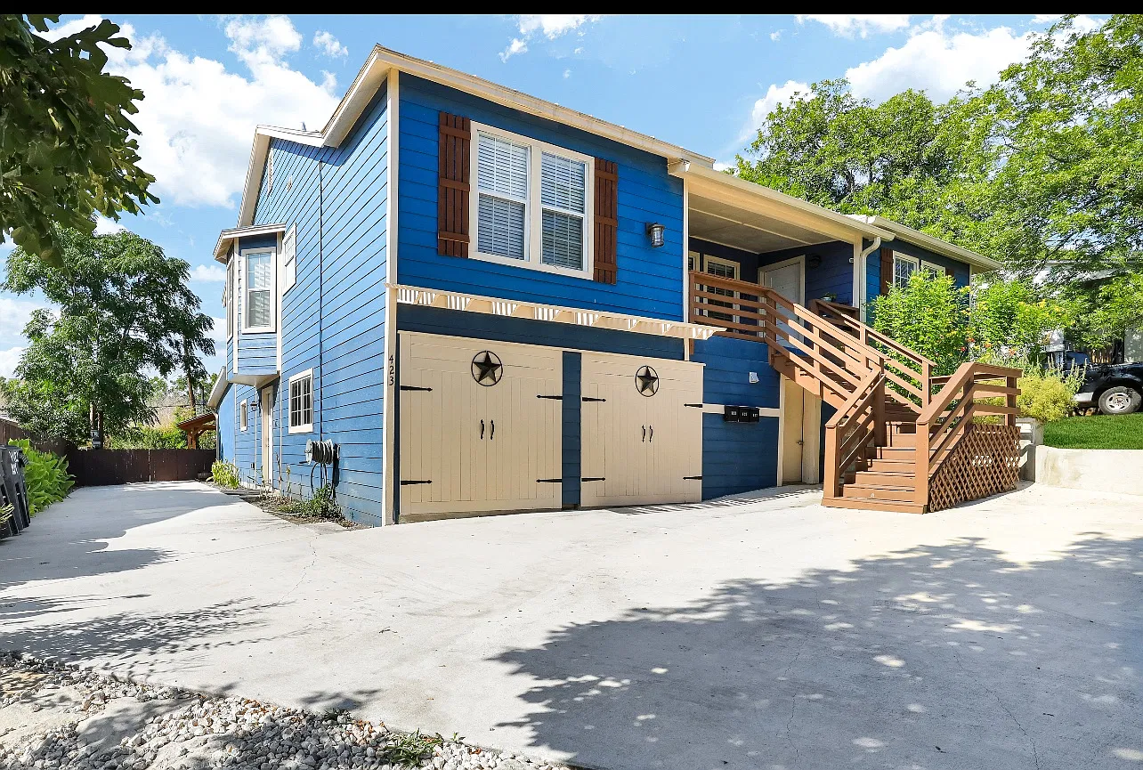 425 Parland Pl — Photo 1