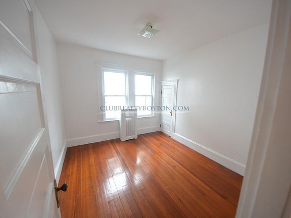 2nd image of 44 Dartmouth St