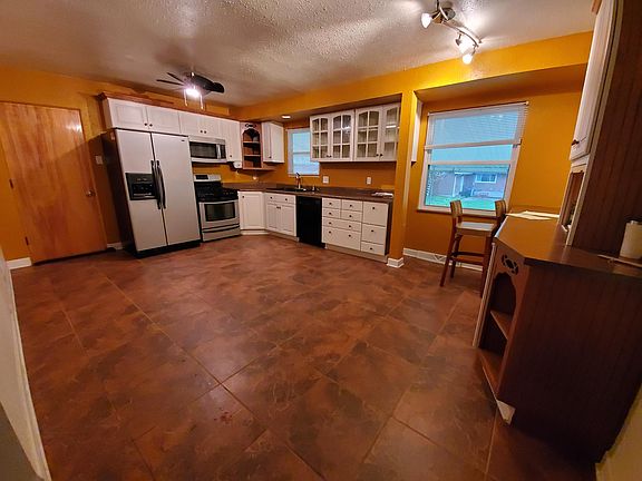 2nd image of 2135 Saint Louis St