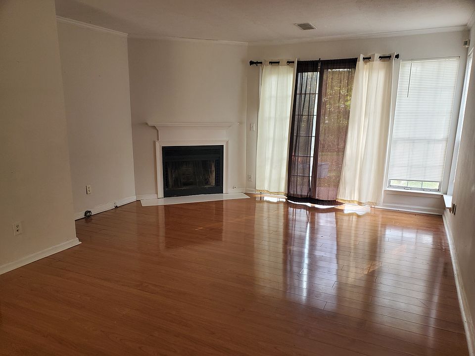 2nd image of 2345 Overland Ct