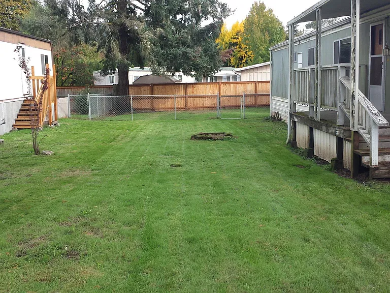 1933 Harbor Dr — Photo 5