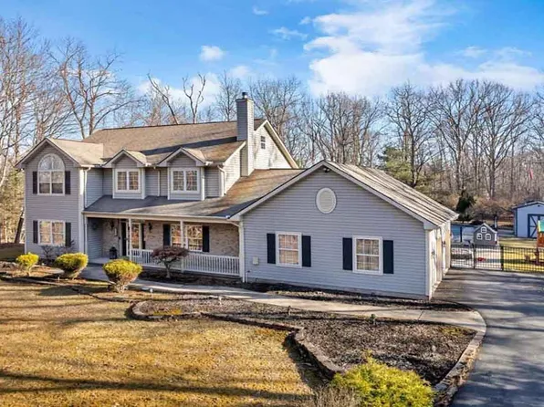 104 Crest Cir, East Stroudsburg, PA 18301