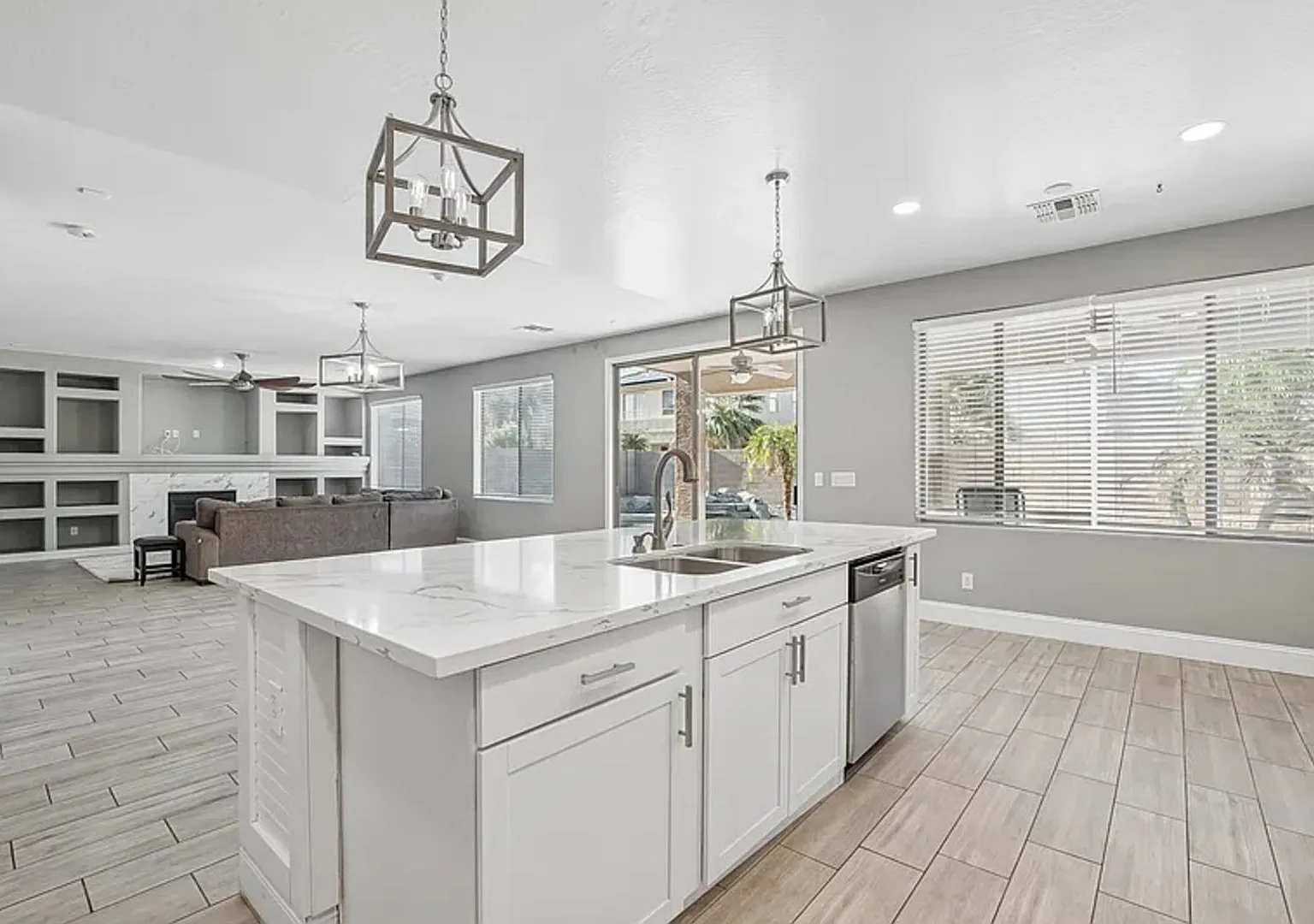 Spacious 4BR House in Maricopa — Photo 4