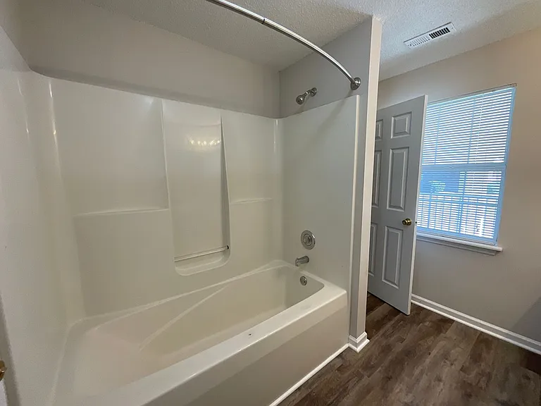 Meridian Park Apartments — Photo 160