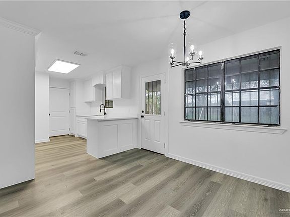 4th image of 2111 Nelda St
