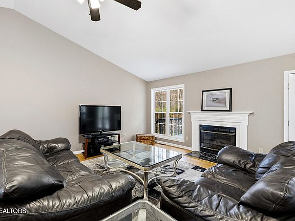 5th image of 720 Whippoorwill Cir