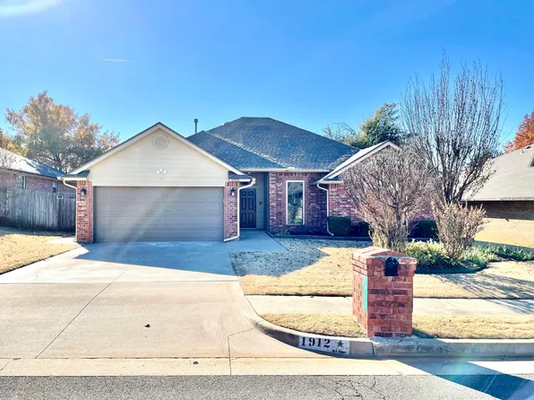 1912 Lois Lynn Ln, Edmond, OK 73003