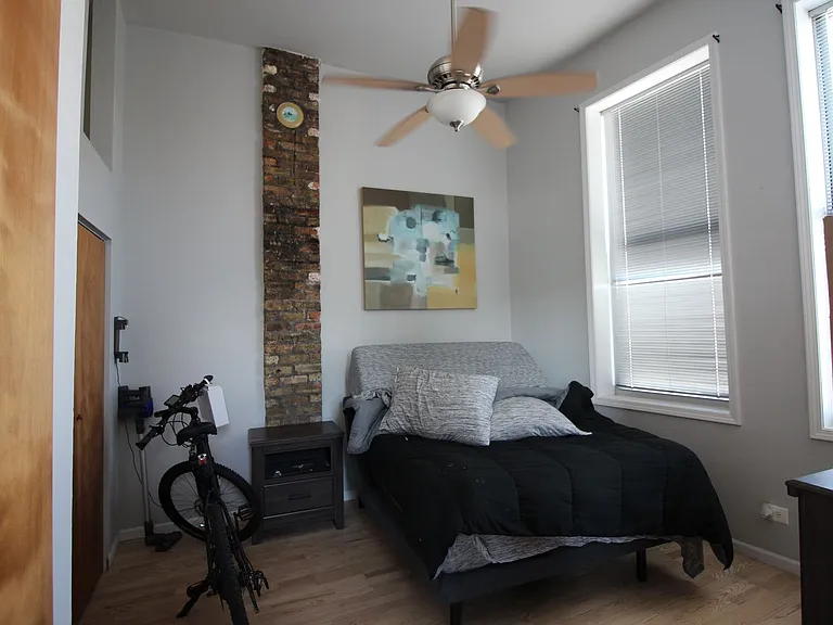 7044 N Clark St #2A — Photo 8