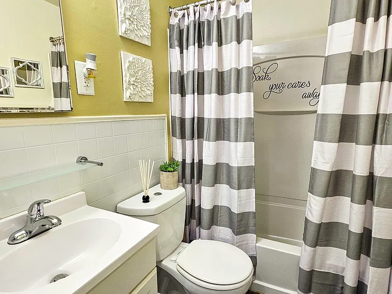 Wedgewood Hills Apartment Homes — Photo 11