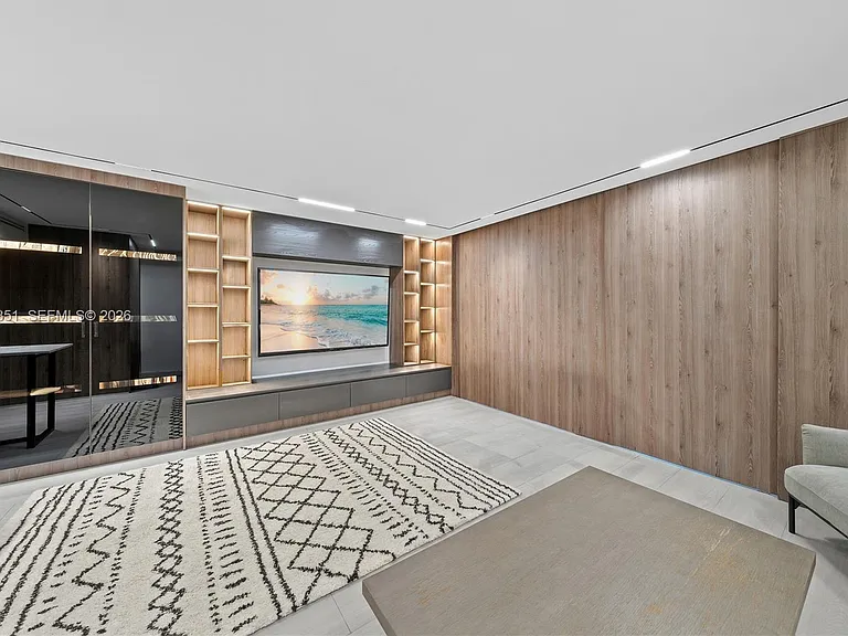 2301 Collins Ave #432 — Photo 8