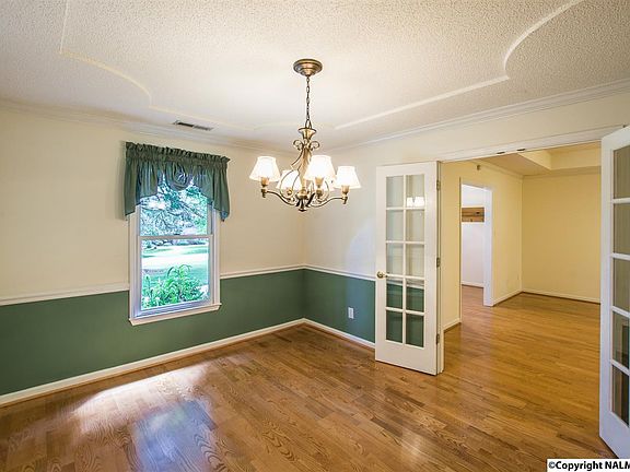 5th image of 208 Double Oak Dr