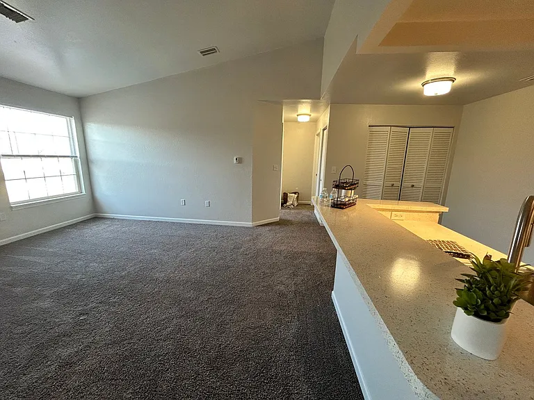 Fountain Park Apartments — Photo 43