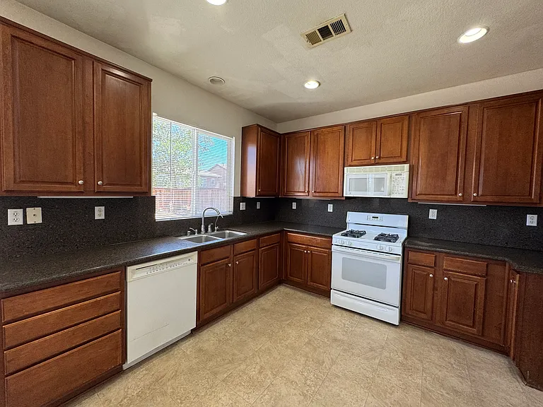 14042 Jockey Ln — Photo 7