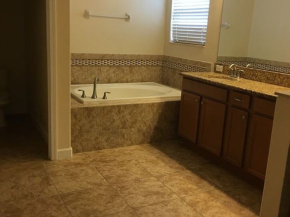 2nd image of 1846 Thetford Cir