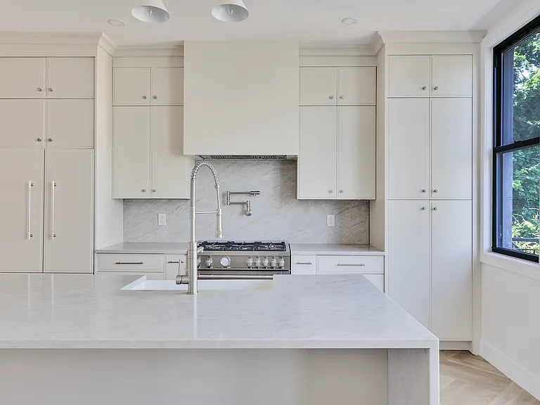 1107 Jefferson Ave #2 — Photo 5