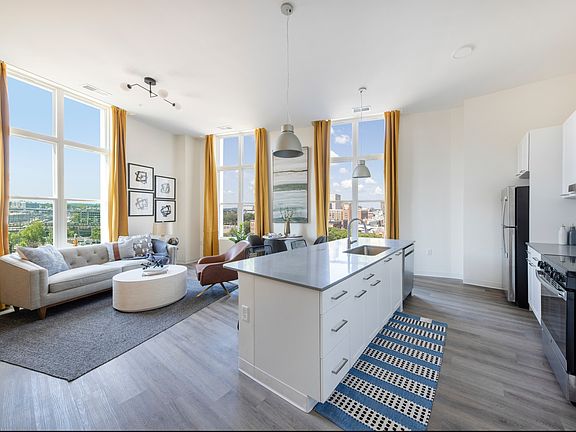 Corner Unit with Views of Downtown New Haven