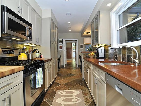 4th image of 15 Florence Ave