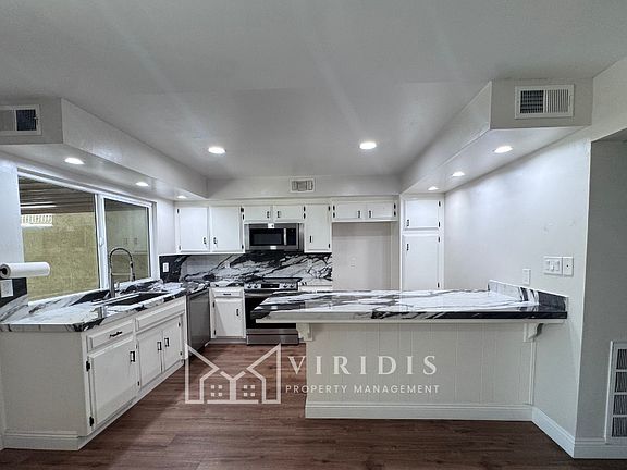 4th image of 930 Olive Dr APT 26